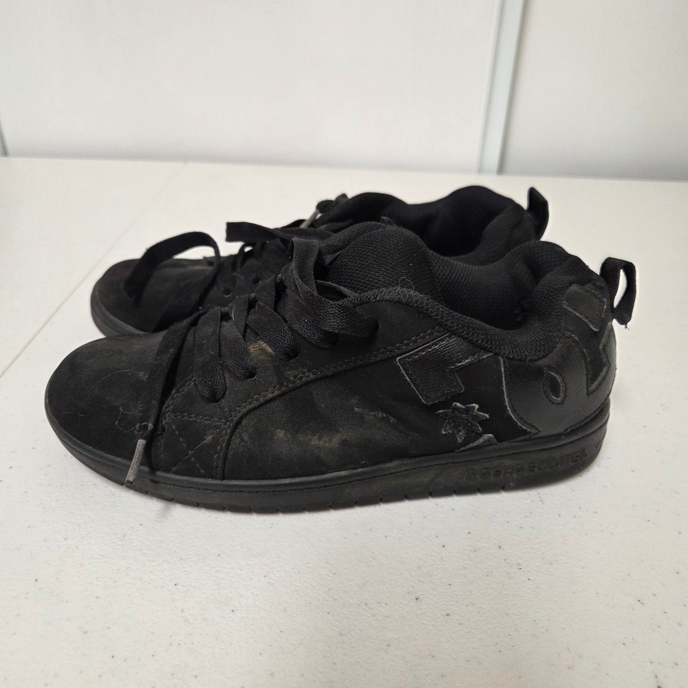DC Shoes Youth Court Graffik Black Leather Skate Sneakers ADBS100037 Size 7Y